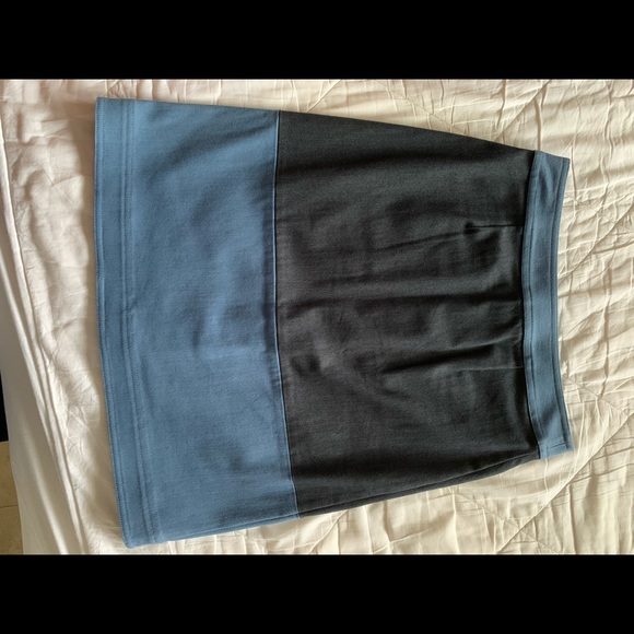 NWOT-Women’s, St. John, cotton skirt, blue, size small - Picture 7 of 14
